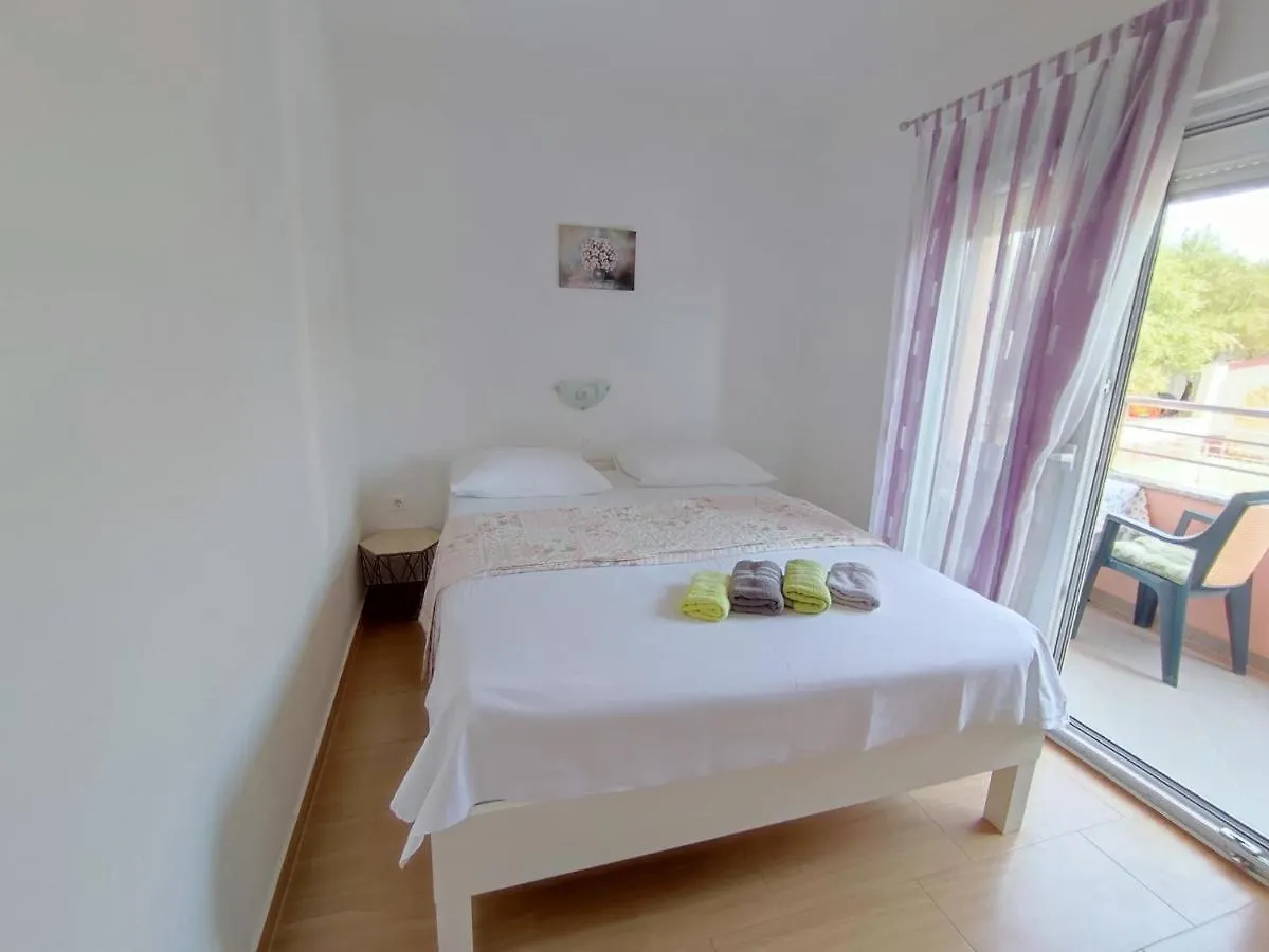Apartments Marta Seline Croatia