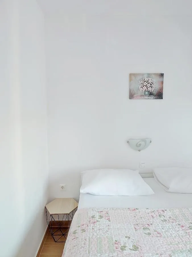 Apartments Marta Seline 0*,