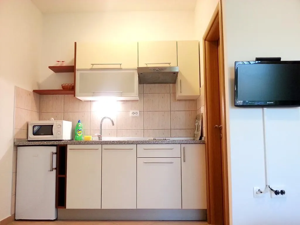 Apartments Marta Seline 0*,
